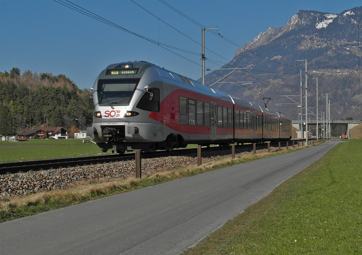 Bei Weite fuhr ein Stadler-FLIRT der Sdostbahn, unterwegs als S4 23451 von Uznach ber St. Gallen nach Sargans dem Fotograf vor die Linse. Von Sargans aus fhrt dieser Triebzug mit einer genderten Zugnummer weiter als S4 nach Uznach (07.03.2014).