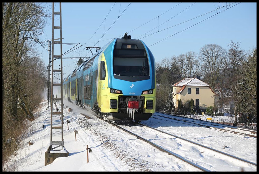 Bei Westerkappeln Velpe ist hier die Westfalenbahn nach Braunschweig mit dem ET 606 am 11.2.2021 um 11.08 Uhr unterwegs.