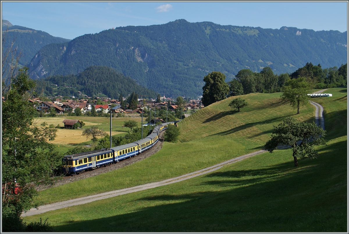 Bei Wilderswil, kurz bevor sich die BOB Strecke mit jender der SPB trifft konnte ich am 12. Juli 2015 den BOB Regionalzug 134/234 Lauterbrunnnen/Grindewald - Interlaken Ost fotogarfieren.
 