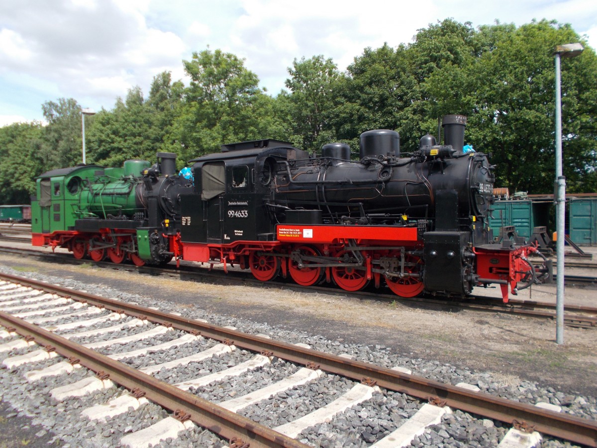 Beide Schwestern 99 4633 (Mh53) und ihre Schwester 99 4632(Mh52),am 08.Juni 2015,in Putbus.