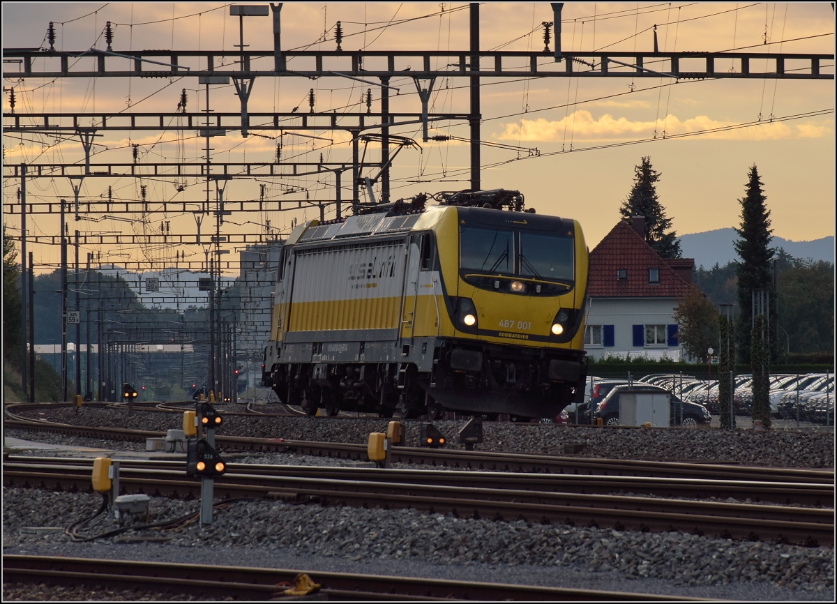 Beifang vom Huttwiler Dampffest, Biene Maja Rem 487 001 in Langenthal. Oktober 2018.