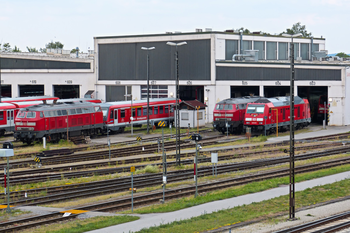 Beim Blick auf das BW Mühldorf am 30.05.2017 fiel mir neben den zwei 218er und der 245er, vorallem der halbe 628/928er Triebwagen auf