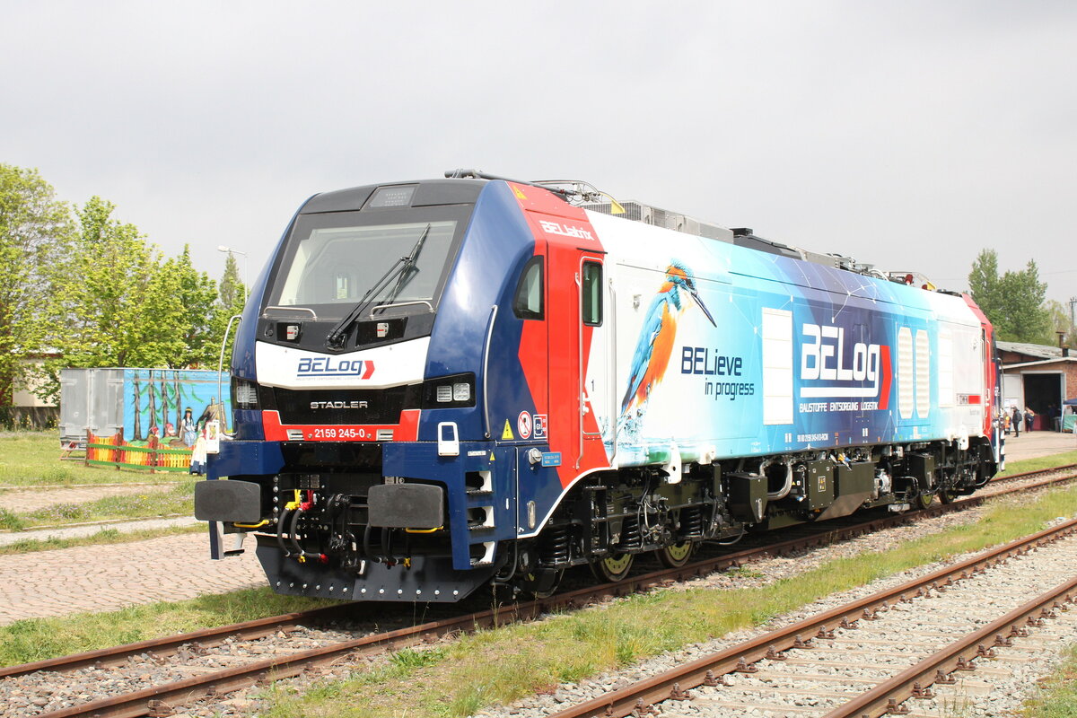 Beim Familienfest der Magdeburger Eisenbahnfreunde im Wissenschaftshafen Magdeburg, prsentierte sich am 06.05.2023 erstmals die neue BELog 159 245  BELlatrix  der ffentlichkeit.