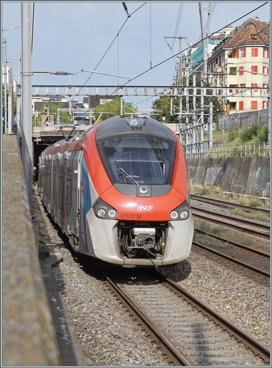 Beim der Fotostelle  4 Gleise, 3 Strecken 2 Stromsysteme und 1 Zug  zwischen St-Jean und Gen�ve konnte ich den SNCF 31517 als RL1 23379 auf der Fahrt von Evian Les Bains (ab 7:51) nach Coppet (an 9:26) festhalten. 

23. Juni 2023