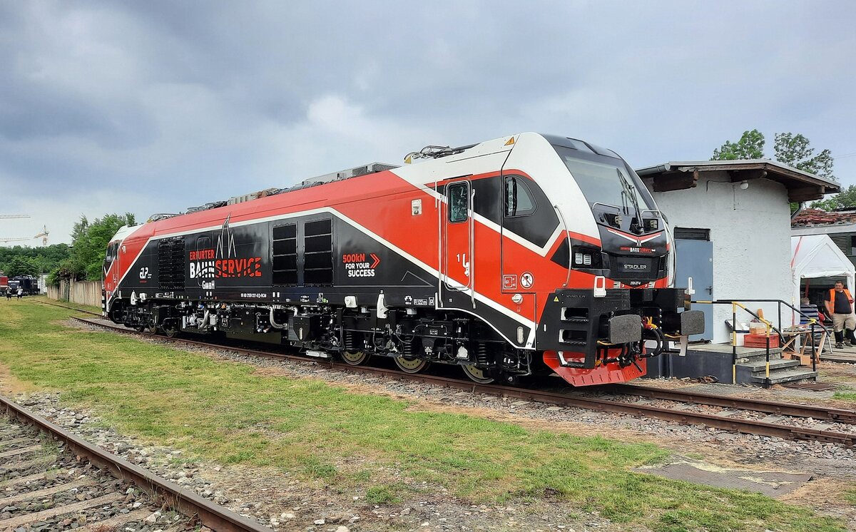 Beim Sainsonstart des Thringer Eisenbahnvereins am 12.06.2021 in Weimar, prsentierte sich die 159 227-8 (90 80 2159 227-8 D-RCM) erstmals der ffentlichkeit in den Unternehmensfarben der Erfurter Bahnservice GmbH.