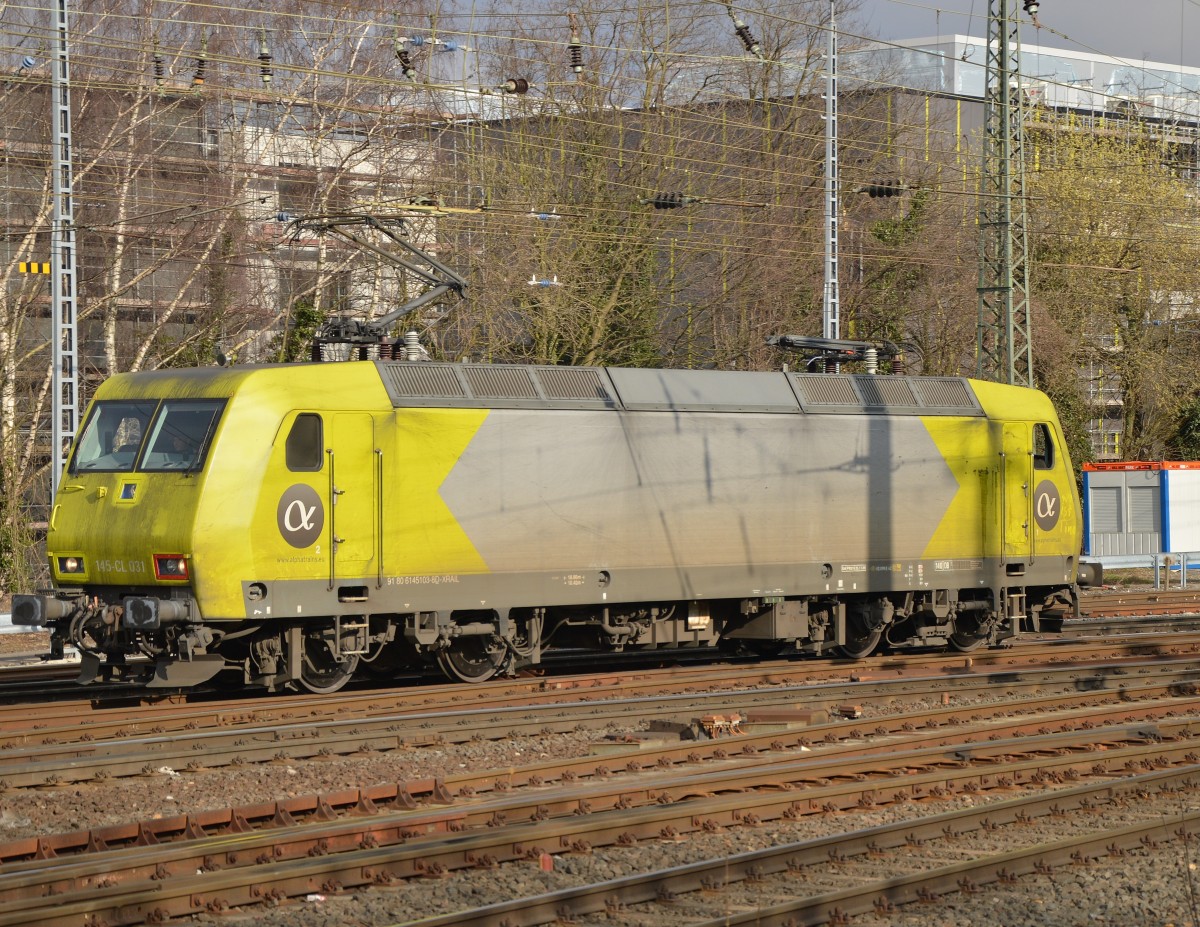 Beim Umrangieren ist hier die Alpha 145-CL 031/alias 9180 6145 1038D-XRAIL in Aachen West zu sehen. Um an die Lok zu kommen mit der der TF auf Streckendienst gehen soll,
musste er erst zwei andere Maschinen umrangieren, da seine Maschine genau in der Mitte eines geparkten Lokpools stand.  22.3.2015