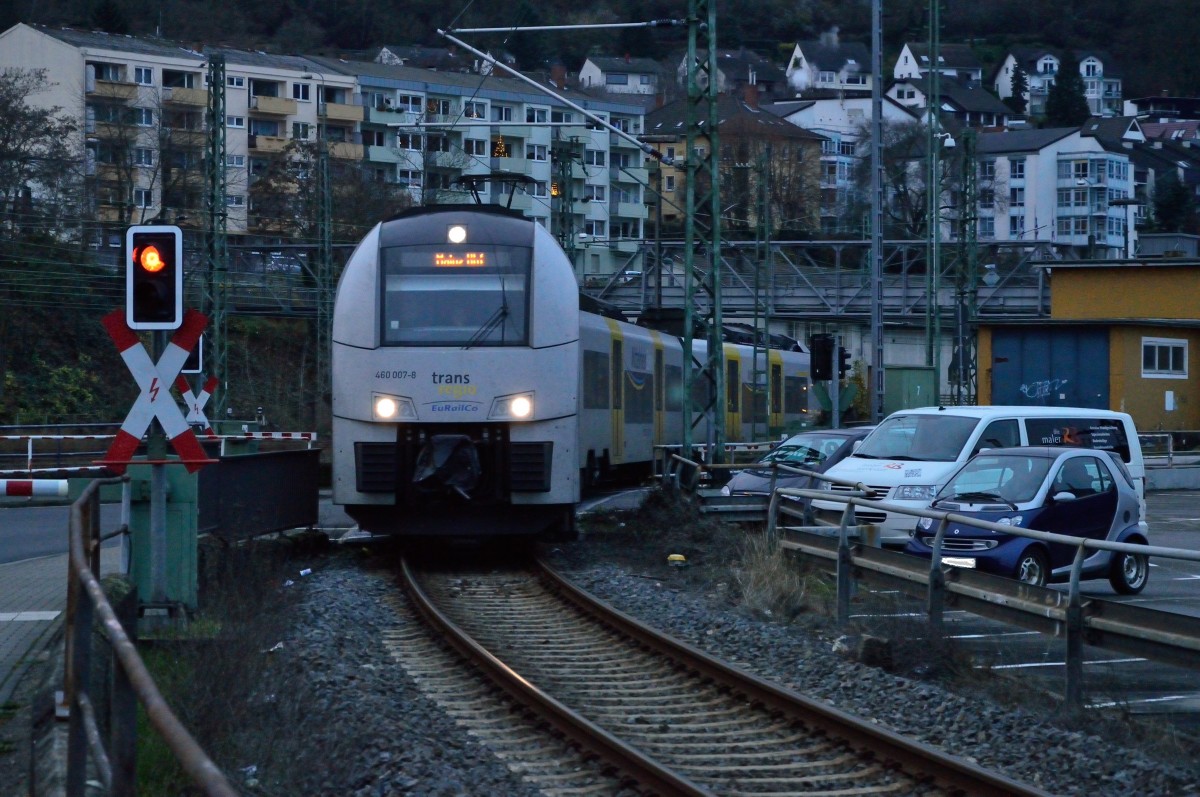 Beim Verlassen des Bahnhofs Bingerbrück ist her der MRB Triebwagen 460 007-8 nach Mainz Hbf zu sehen. Sonntag den 14.12.2014