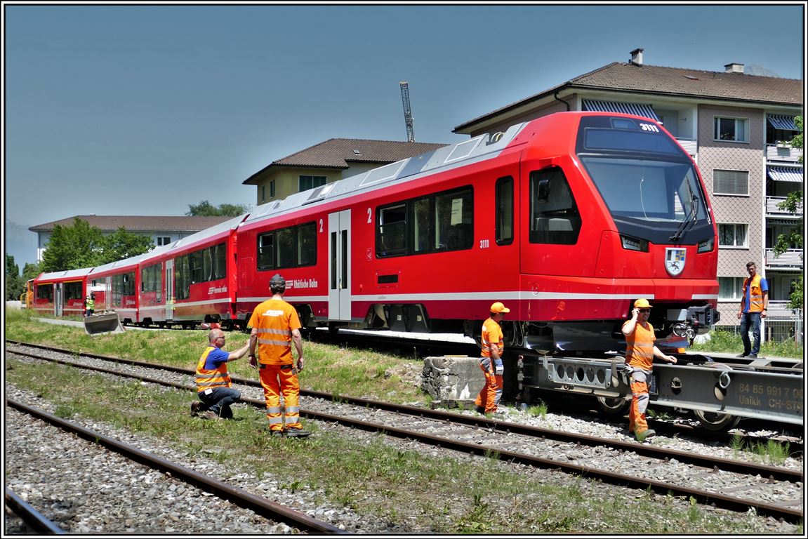 Beinahe geschafft. Der ABe 4/16 Capricorn steht auf RhB Geleisen. (27.06.2019)