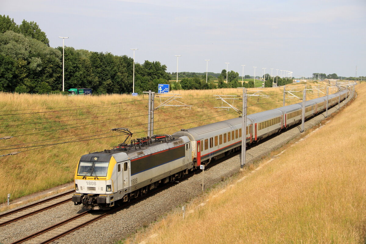 Belgiën
Lok 1808 vom SNCB zieht einem Personenzug Eupen - Oostende, in Crenwick
7/7/2016