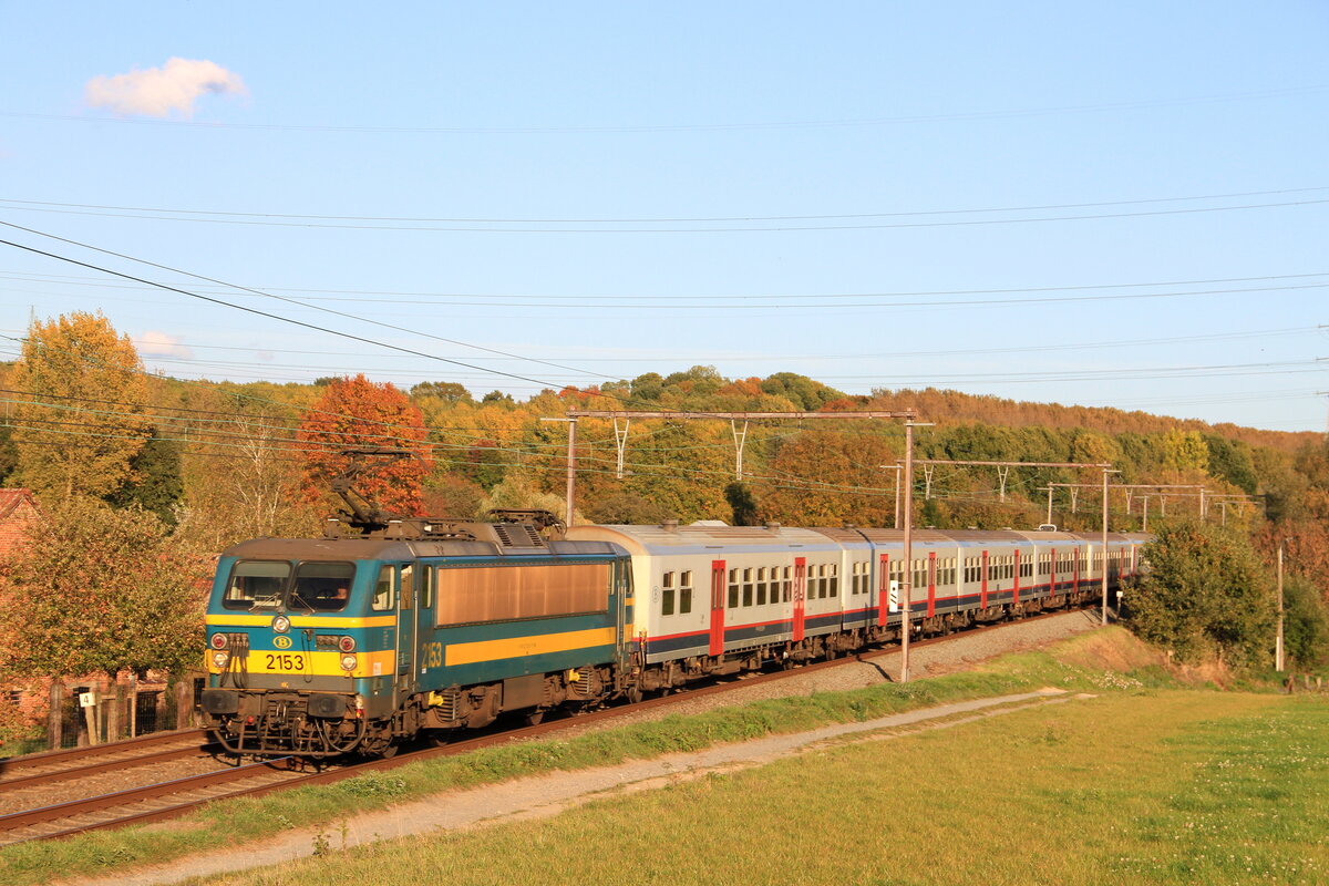 Belgiën
Lok 2153 vom SNCB mit einem Personenzug in Sint-Martens-Bodegem
11/10/2018