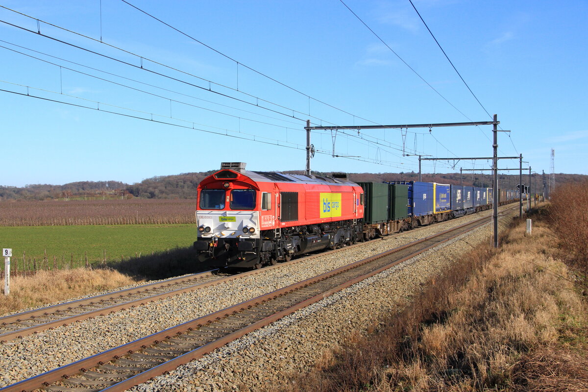 Belgiën
Lok DE6310 1266 280 vom BLSCargo Nord zieht einem Containerzug auf Gegenspur in Warsage
4/2/2026