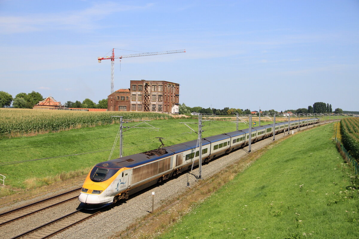 Belgiën
Triebzug 3209+3210 vom Eurostar mit Personenzug Bruxelles-Midi - London, in Marcq
31/7/2014