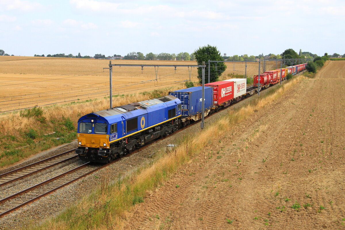 Belgi�n
Lok 1266 064 von RTX zieht einem Containerzug, umgeleitet zwischen Leuven und Vis�, in Pousset
23/8/2026