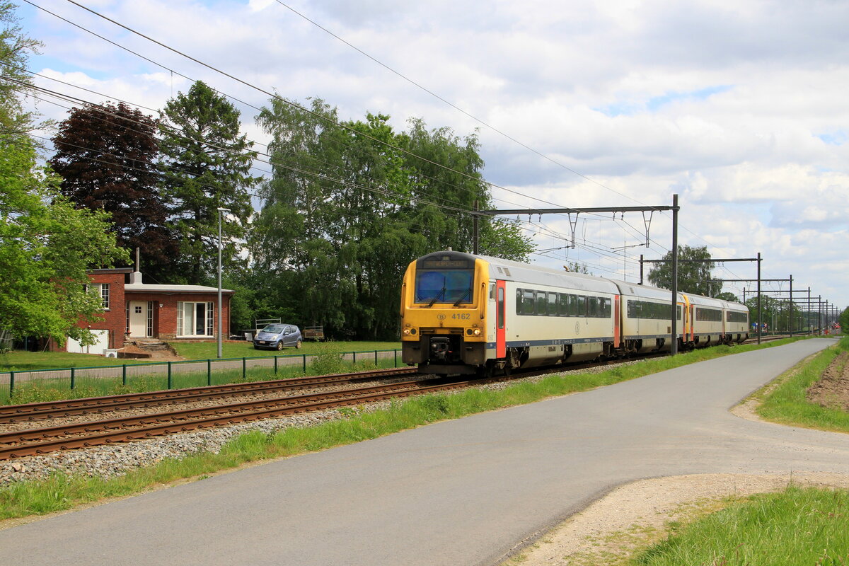 Belgi�n
Triebz�gen 4162+4122 von SNCB : Personenzug Hamont/Hasselt - Antwerpen Centraal, Geel Kievermont
7/5/2026