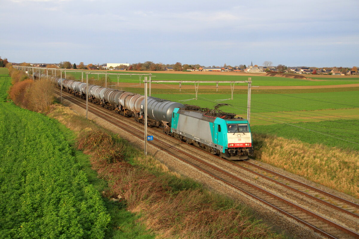 Belgium
Locomotive 186 225 from DBcargo hauling a tanker train, is detoured in Pousset on line 36.
13/11/2025