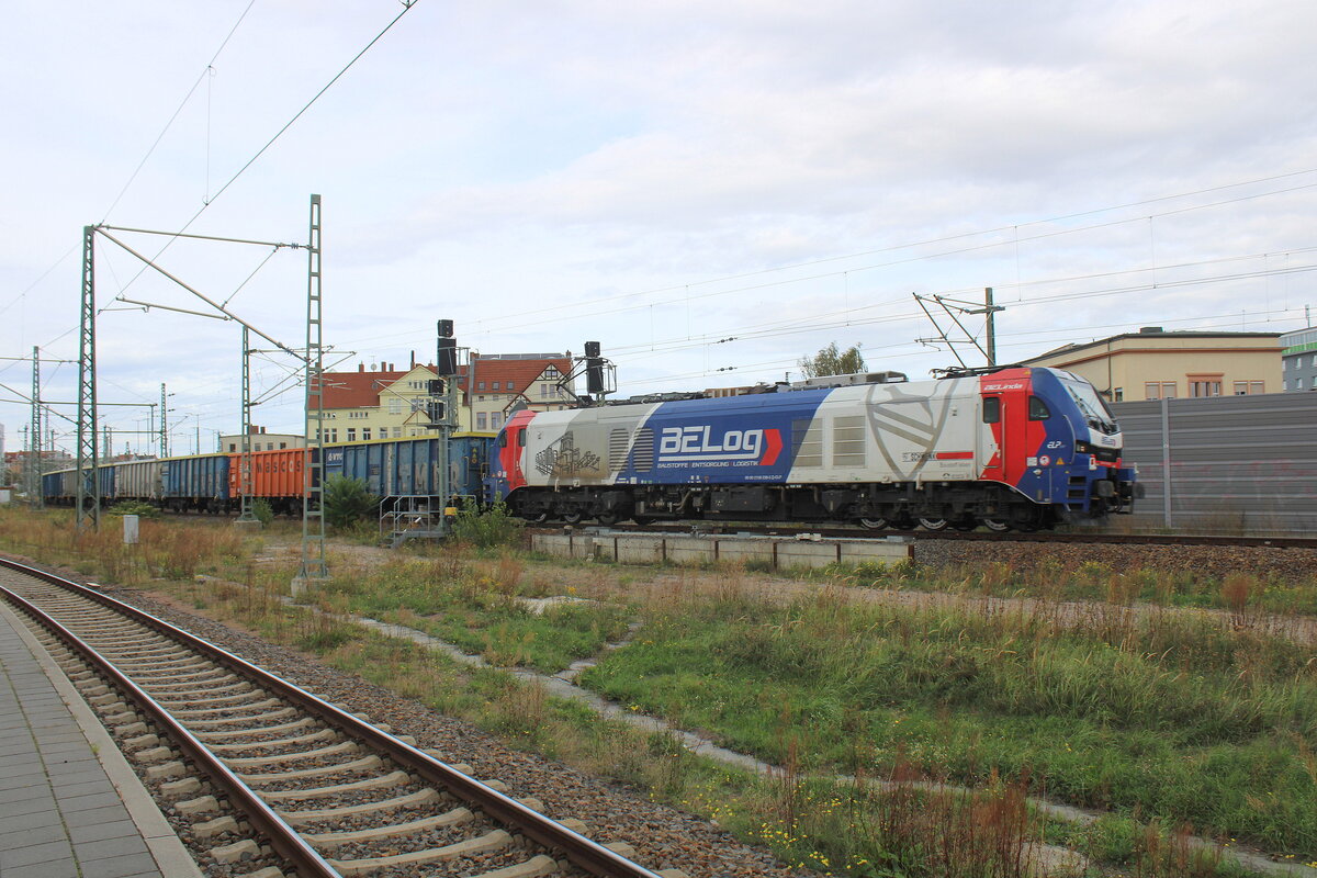 BELog 159 238  BELinda  mit Eamnos Wagen Richtung Gro�heringen, am 19.09.2026 in Halle (S) Hbf.