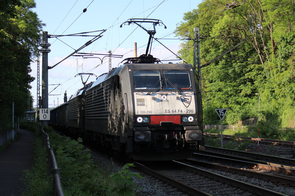 BELOG 189 290 + 189 288 mit einem Güterzug von Sachsendorf nach Stuttgart, am 21.05.2022 in Erfurt-Bischleben.