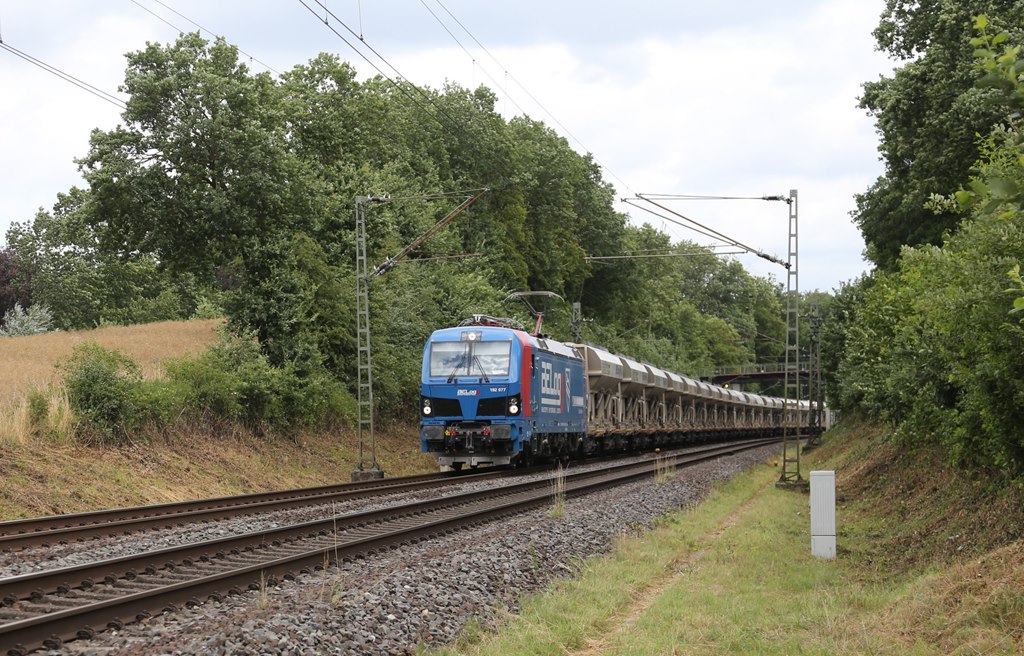 BELog 192077 war am 16.7.2023 mit dem DGS 56446 nach Rheine unterwegs und musste wegen Bauarbeiten den Umleiter über Münster fahren. Dadurch kam der Zug um 12.58 Uhr über die Rollbahn durch Hasbergen.