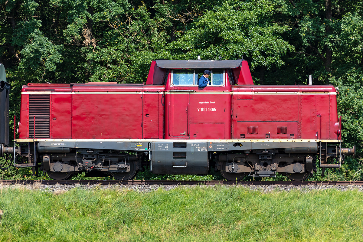 BEM, V100 1365, 23.07.2021, Wassertrüdingen ( Traktionswandel im Ries )