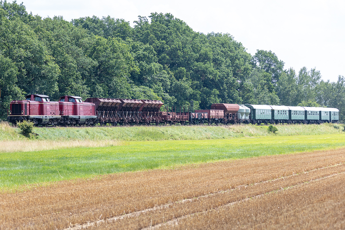 BEM, V100 2100 + V100 1365, 23.07.2021, Wassertrüdingen ( Traktionswandel im Ries )