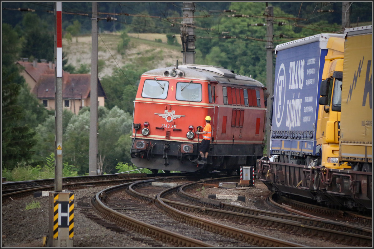 Bereits am Heimweg . 
2143.35 bei Verschub-Arbeiten im Bahnhof Spielfeld. 
25.07.2015