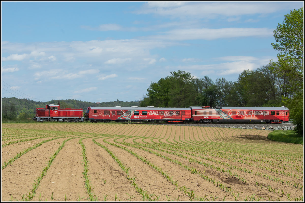 Bereits am Heimweg. 
DH 1500.6 mit Ihrem Messzug . 
4.05.2020