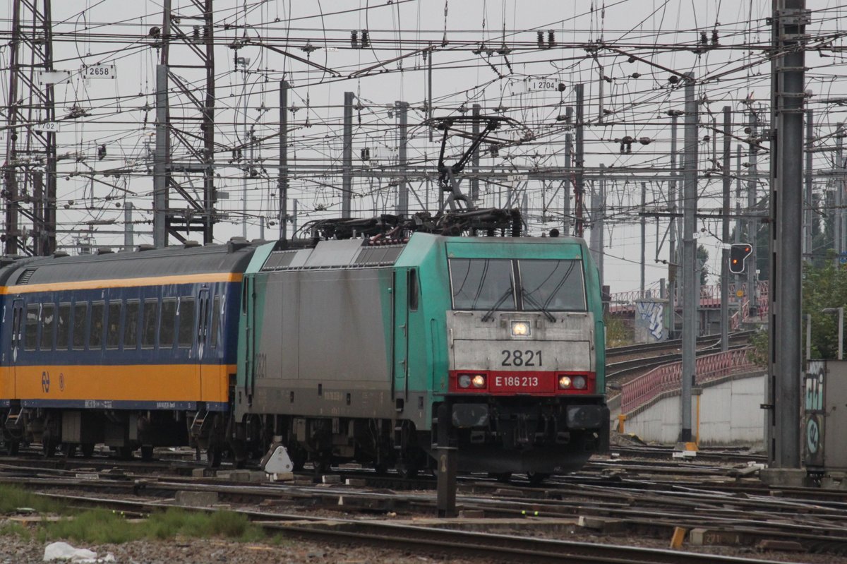 Bereitstellung des IC9235 nach Amsterdam am 19.08.2016 in Brüssel Midi.