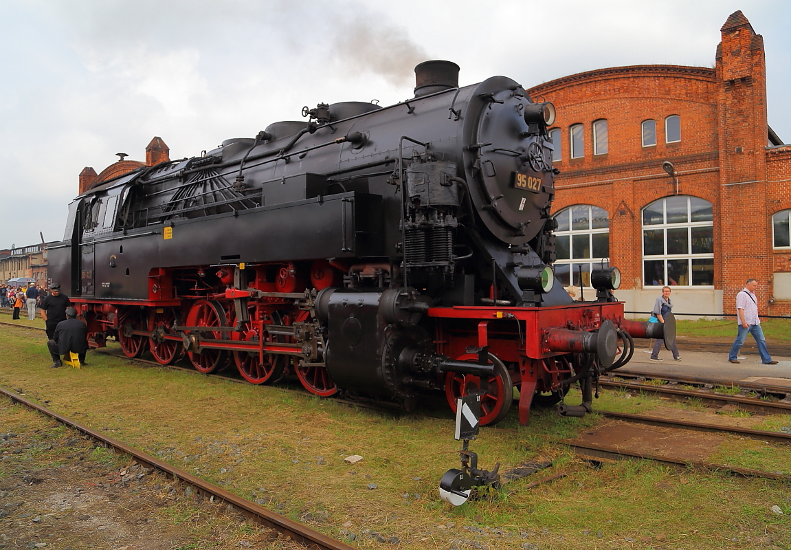  Bergkönigin  95 027 (preußische T20) der Rübelandbahn, ausgestellt anläßlich der XX. Meininger Dampfloktage, am 06.09.2014 auf dem Gelände des Dampflokwerkes.