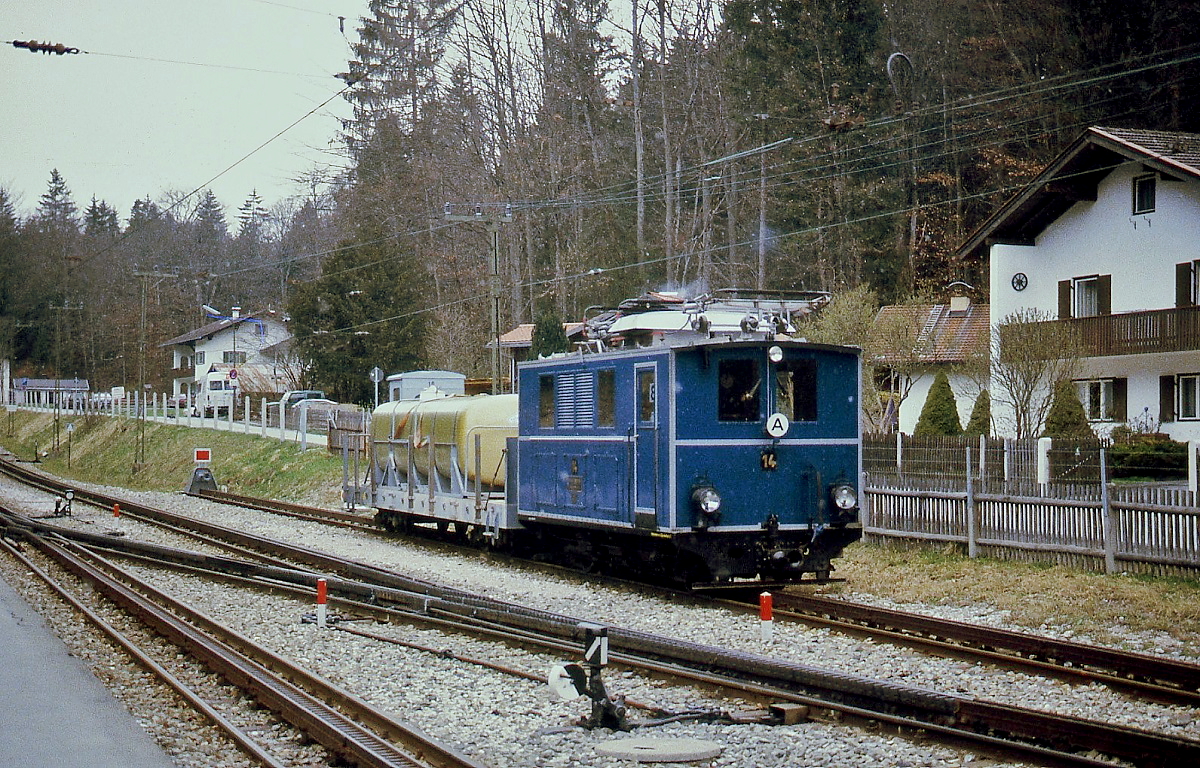 Berglok 14 der Zugspitzbahn im März 1994 im Bahnhof Grainau