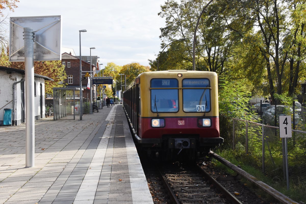 BERLIN, 17.10.2019, S47 nach Hermannstraße im S-Bahnhof Spindlersfeld