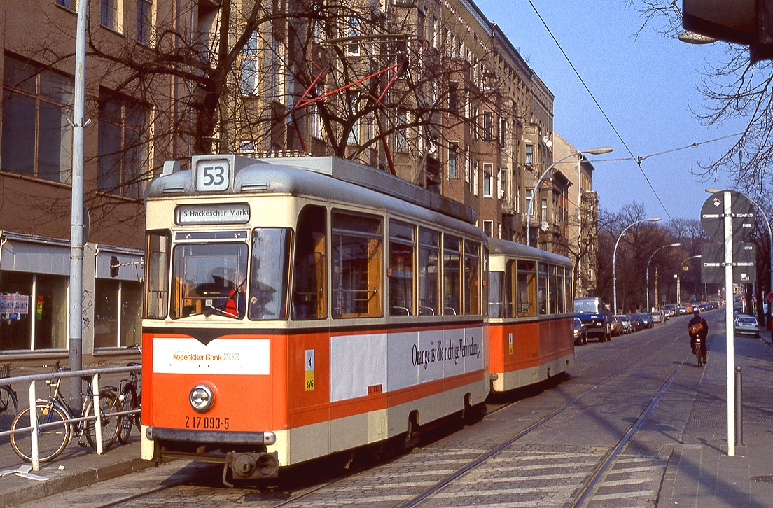 Berlin 217 093 + 267 173, Weinbergsweg, 18.02.1994.