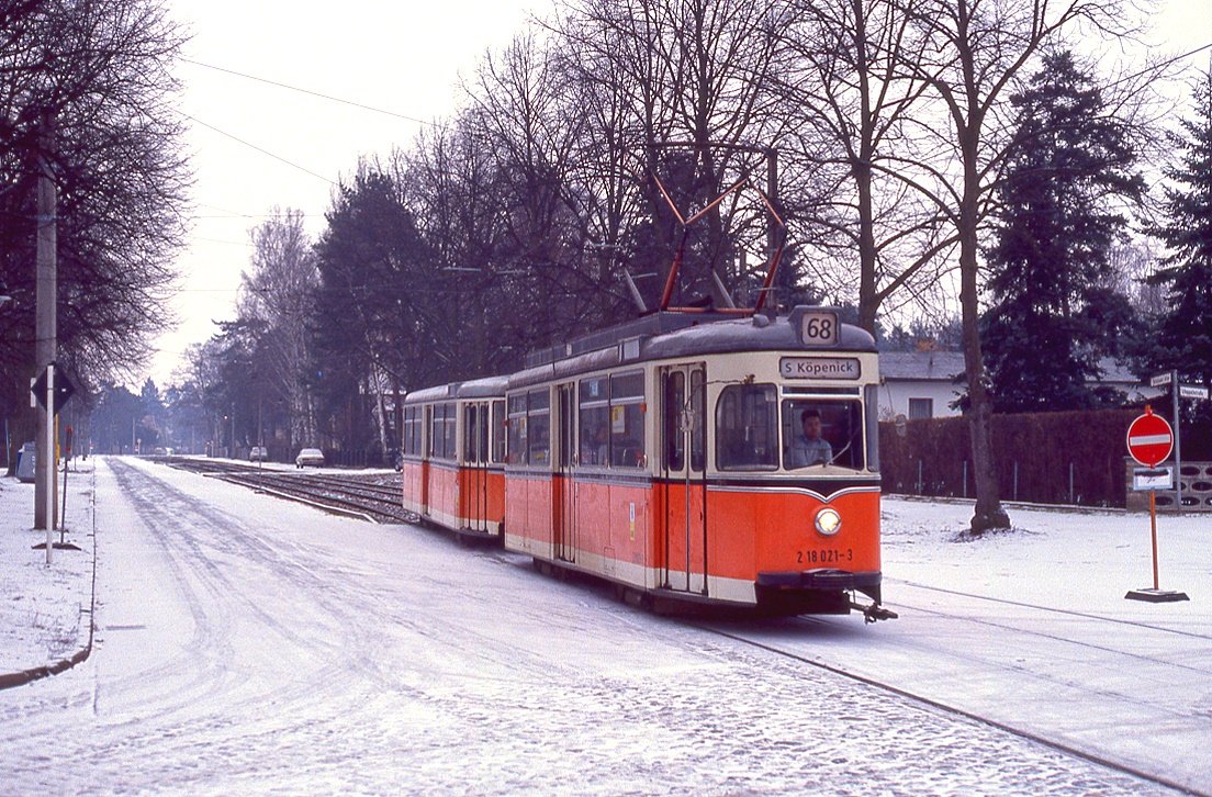 Berlin 218 021 + 268 081, Vetschauer Allee, 19.02.1994.