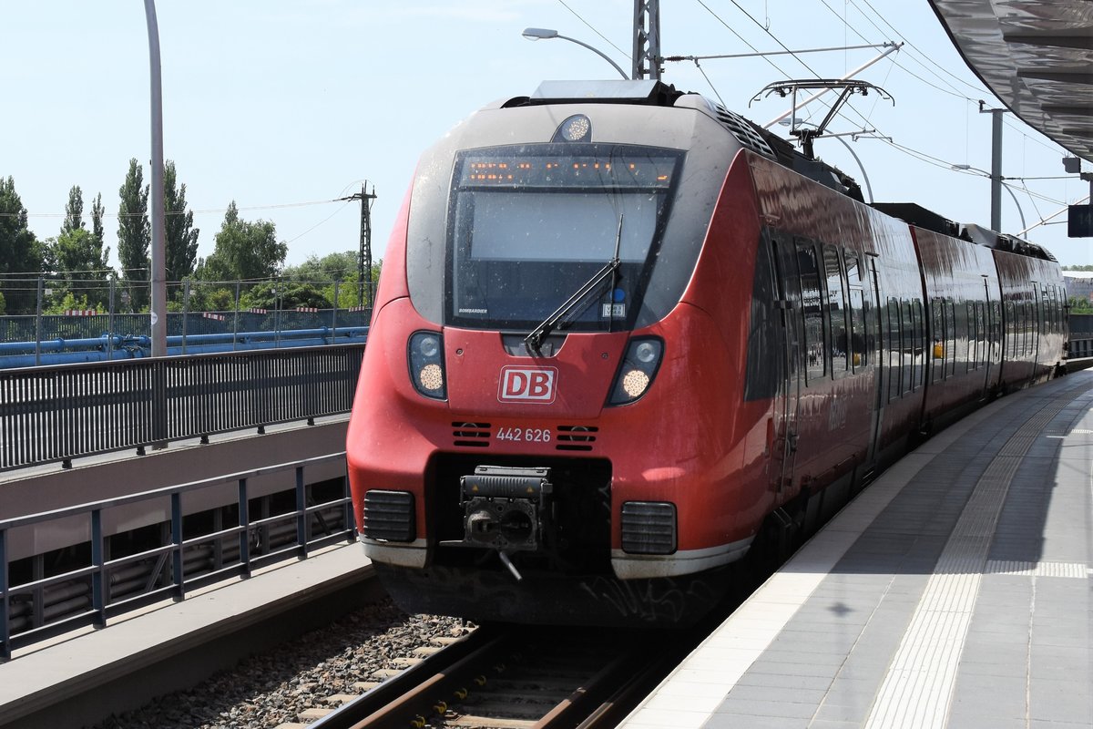 BERLIN, 22.06.2017, 442 126/442 626 als RB24 nach Berlin-Lichtenberg im Bahnhof Berlin Ostkreuz