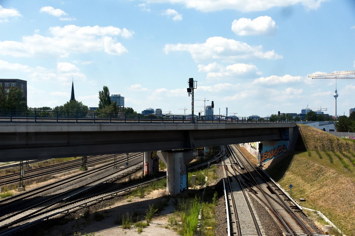 BERLIN, 23.06.2019, die neue Verbindungskurve von der Ringbahn auf die Stadtbahn am Bahnhof Ostkreuz