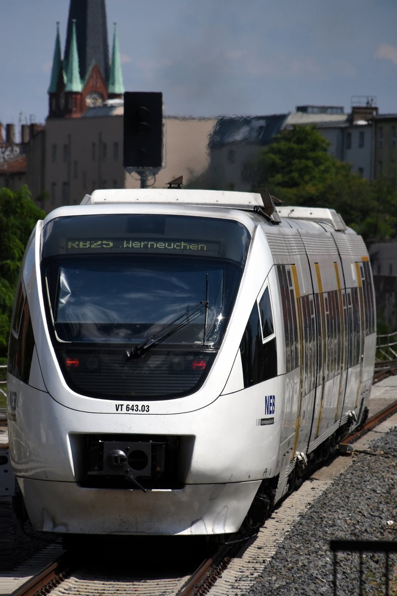 BERLIN, 23.06.2019, VT 643.03 der Niederbarnimer Eisenbahn als RB25 nach Werneuchen nach Ausfahrt aus dem Bahnhof Ostkreuz