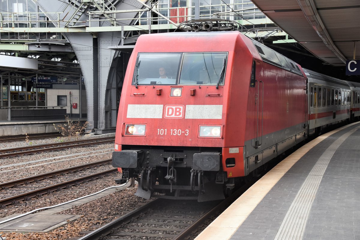BERLIN, 24.06.2017, 101 130-3 mit dem IC 143 nach Amsterdam Centraal im Ostbahnhof
