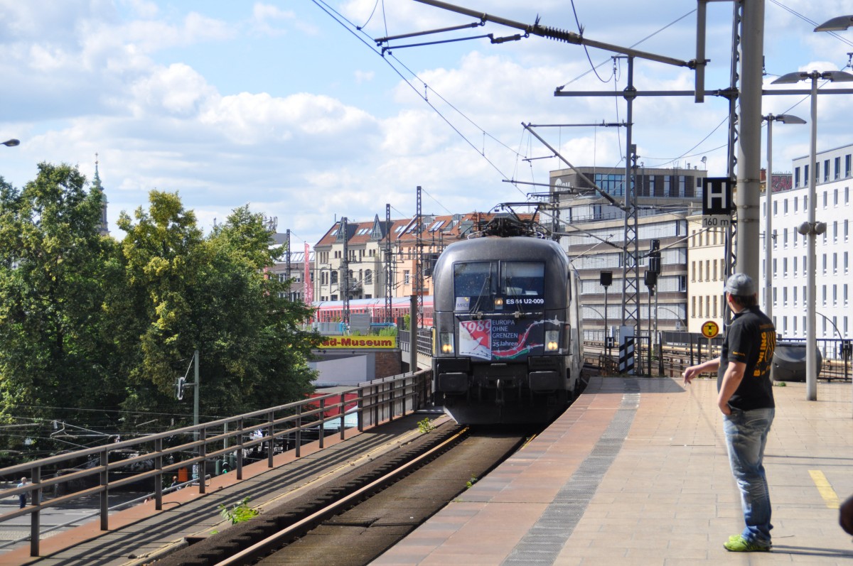 Berlin Alexanderplatz am 28.06.2015 ,Durchfahrt des  Spartarifzuges  von Hamburg nach Berlin