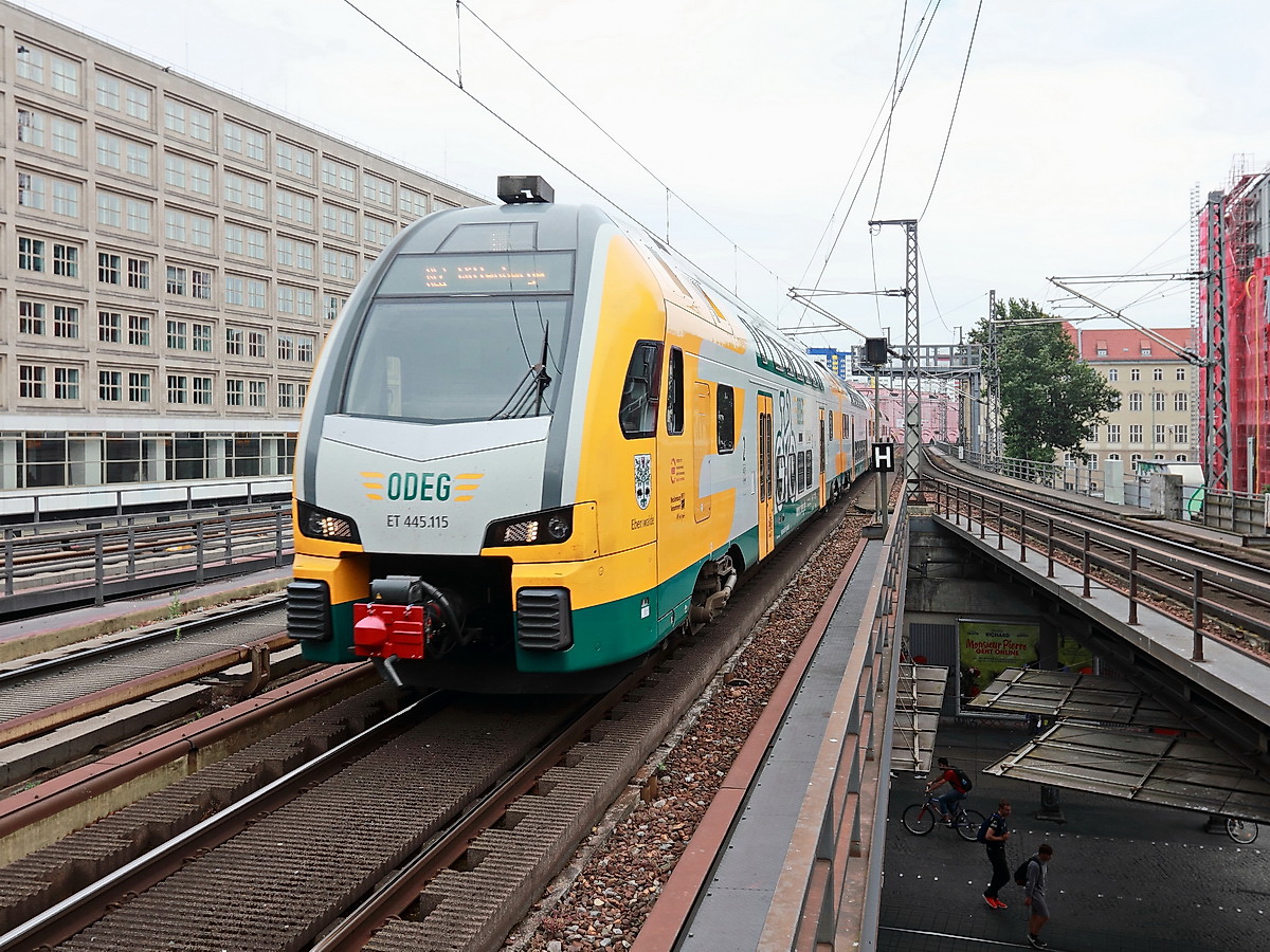Berlin Alexanderplatz, Einfahrt ODEG ET 445.115 als RE 2 nach Wittenberg am 24. Juni 2017.