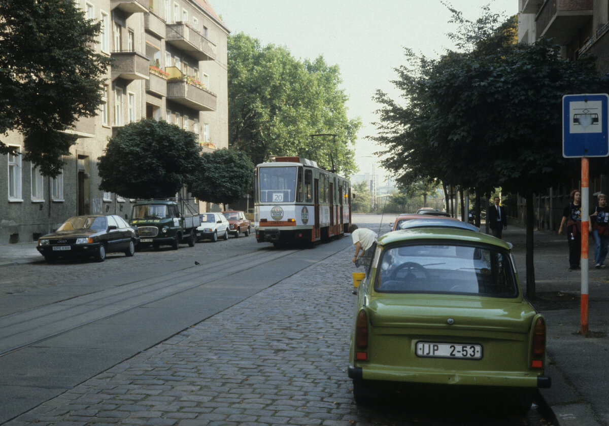 Berlin BVB SL 20 (KT4D 219 072-1 (CKD 1978)) Lichtenberg, Fanningerstraße am 6. Oktober 1991. - Scan eines Diapositivs. Kamera: Leica CL.