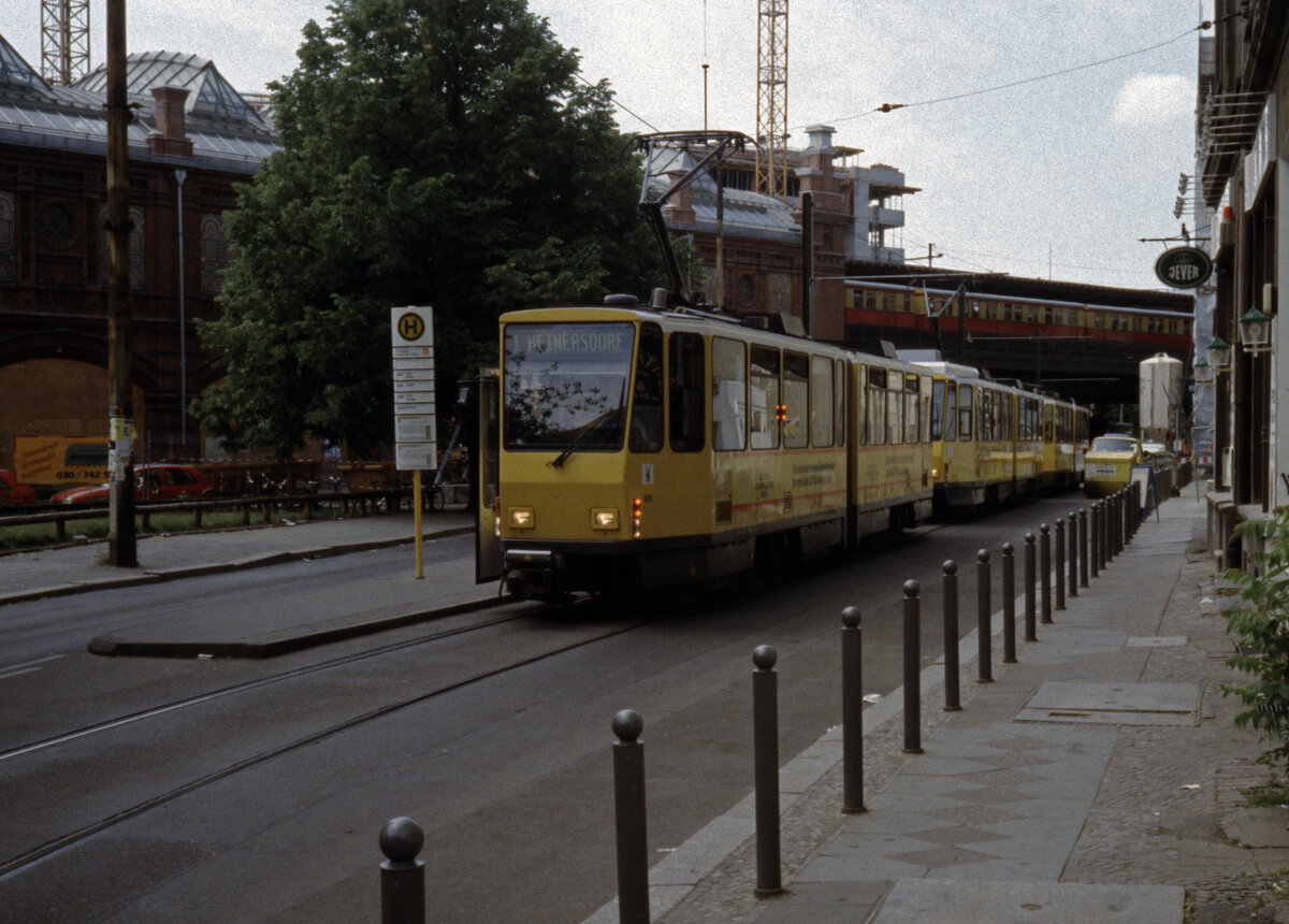 Berlin BVG SL 1 (KT4D) Mitte, Hackescher Markt im Mai 1998. - Scan eines Diapositivs. Film: AGFA RSX 200. Kamera: Leica CL.