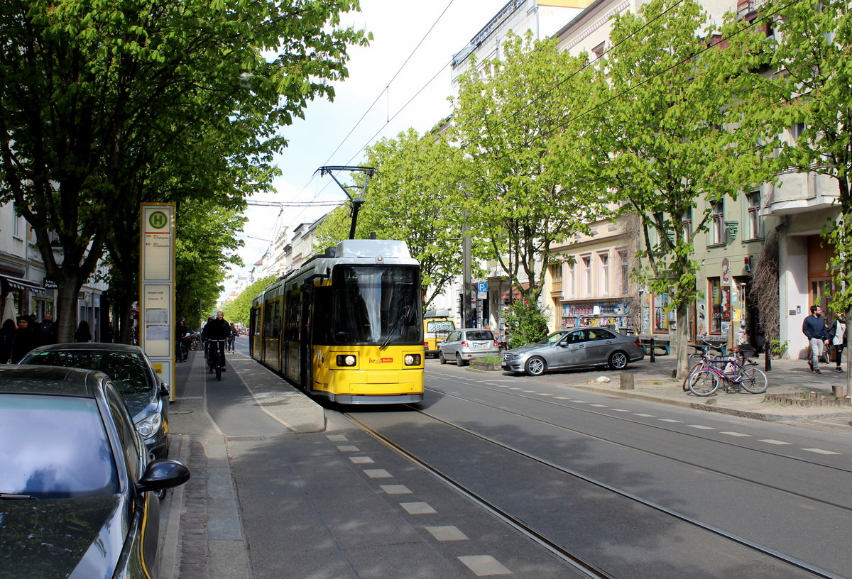 Berlin BVG SL 12 (AEG GT6-94 1001) Prenzlauer Berg, Kastanienallee (Hst. Schwedter Straße) am 24. April 2016.