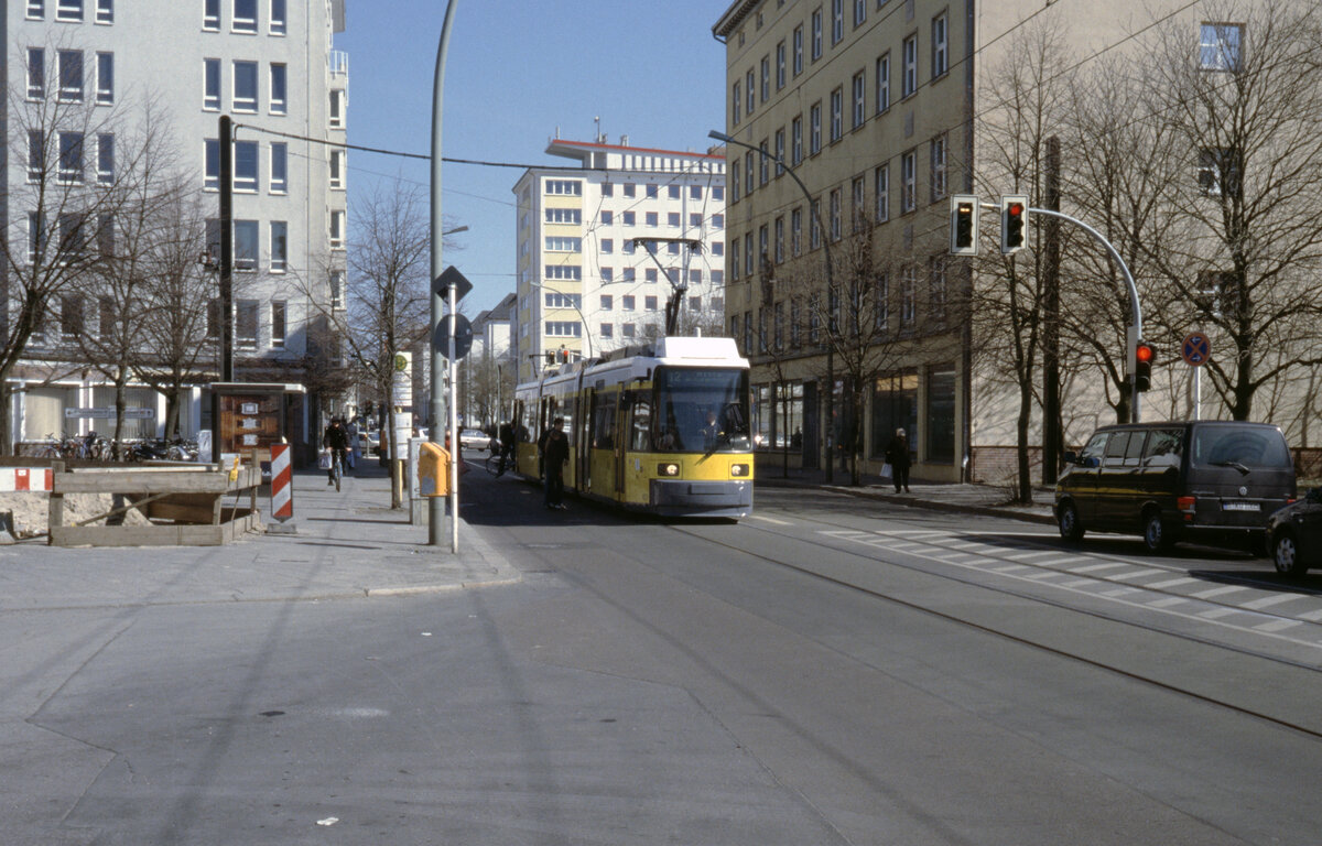 Berlin BVG SL 12 (GT6) Invalidenstraße / Nordbahnhof im März 2005. - Scan eines Diapositivs. Film: Kodak Ektachrome ED 3. Kamera: Leica CL.