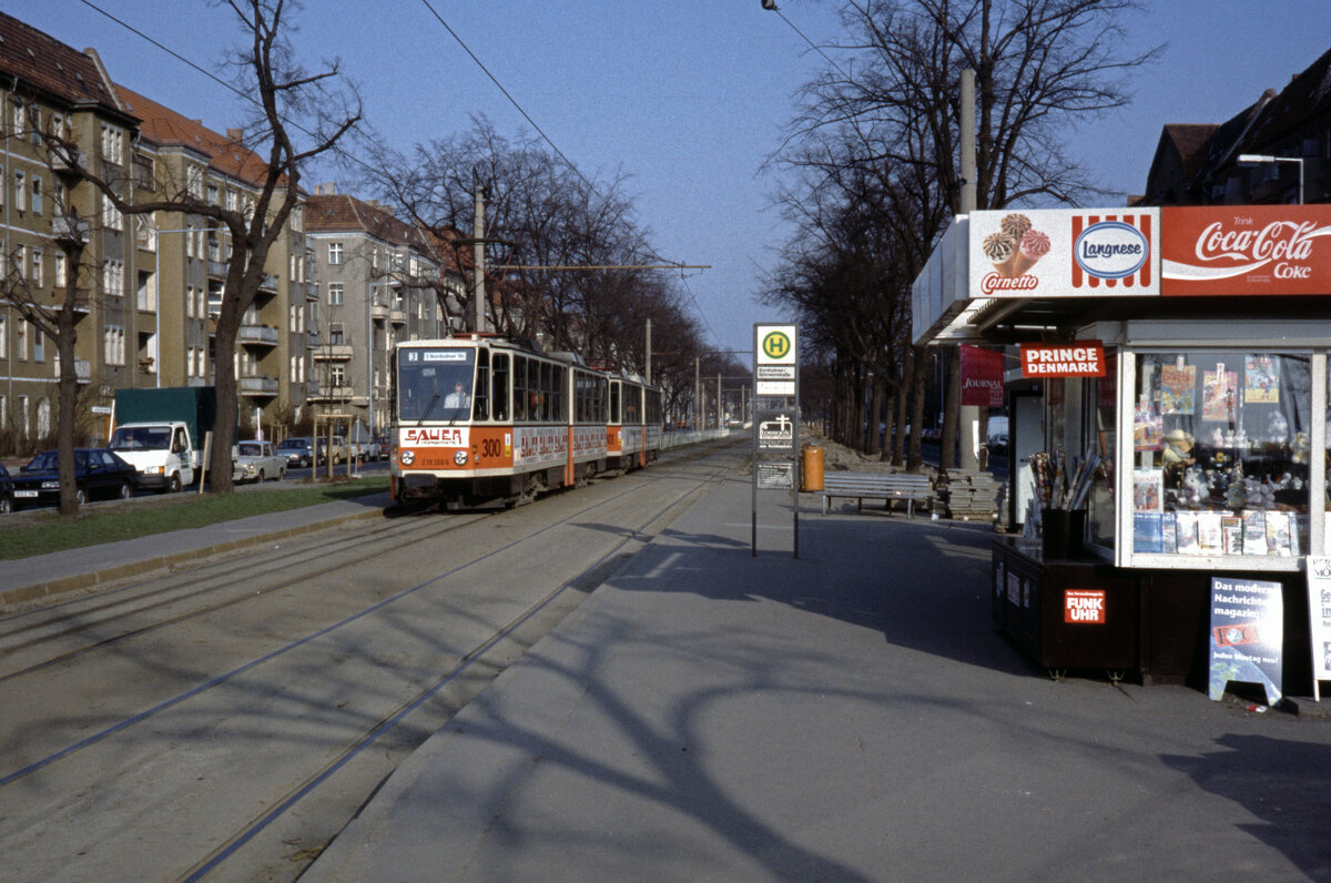 Berlin BVG SL 3 (KT4D 219 300) Prenzlauer Berg, Bornholmer Straße / Björnsonstraße im April 1993. - Scan eines Diapositivs. Film: AGFA Agfachrome 200 RS. Kamera: Leica CL.