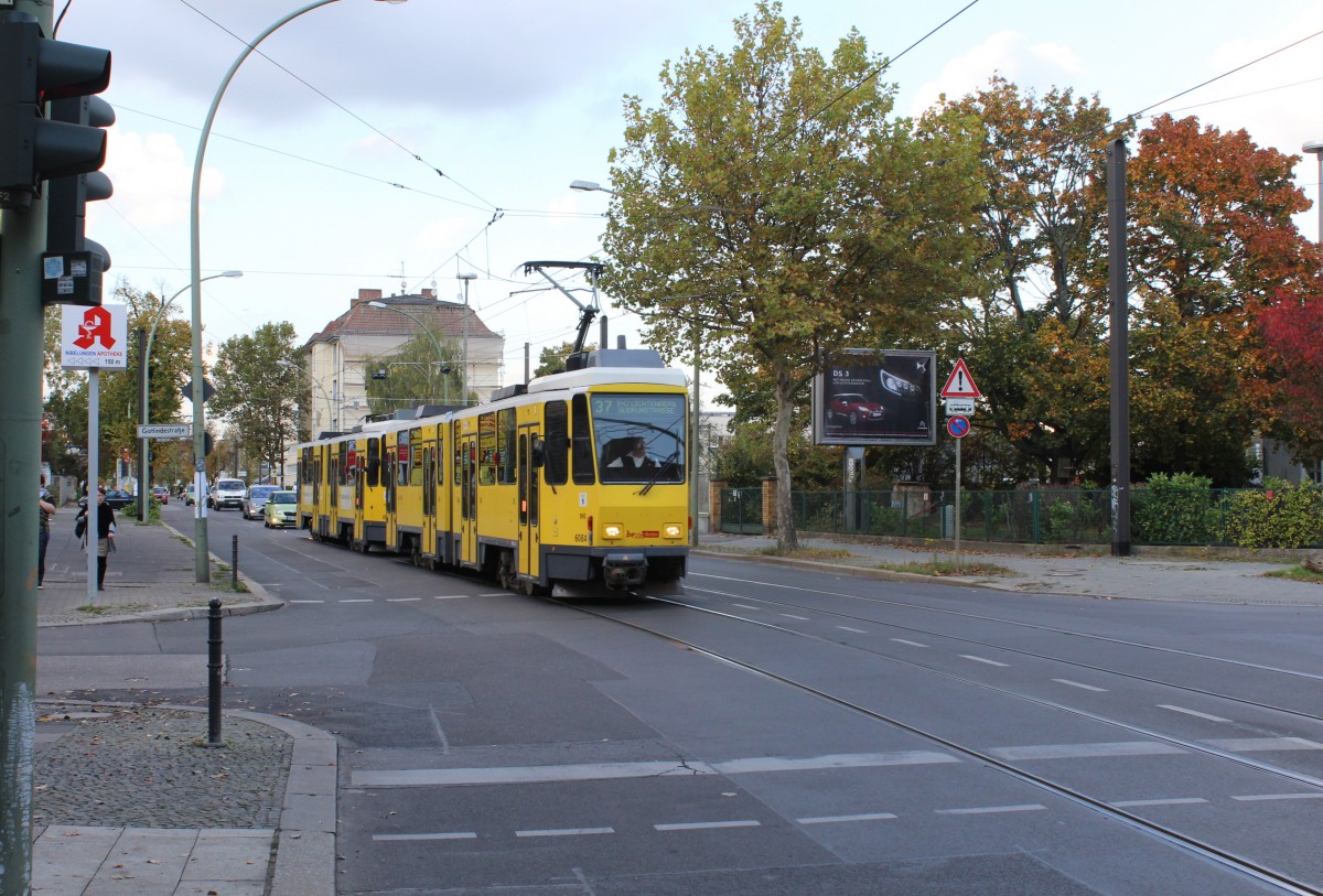 Berlin BVG SL 37 (KT4D 6084) Lichtenberg, Siegfriedstrasse / Gotlindestrasse am 15. Oktober 2014.
