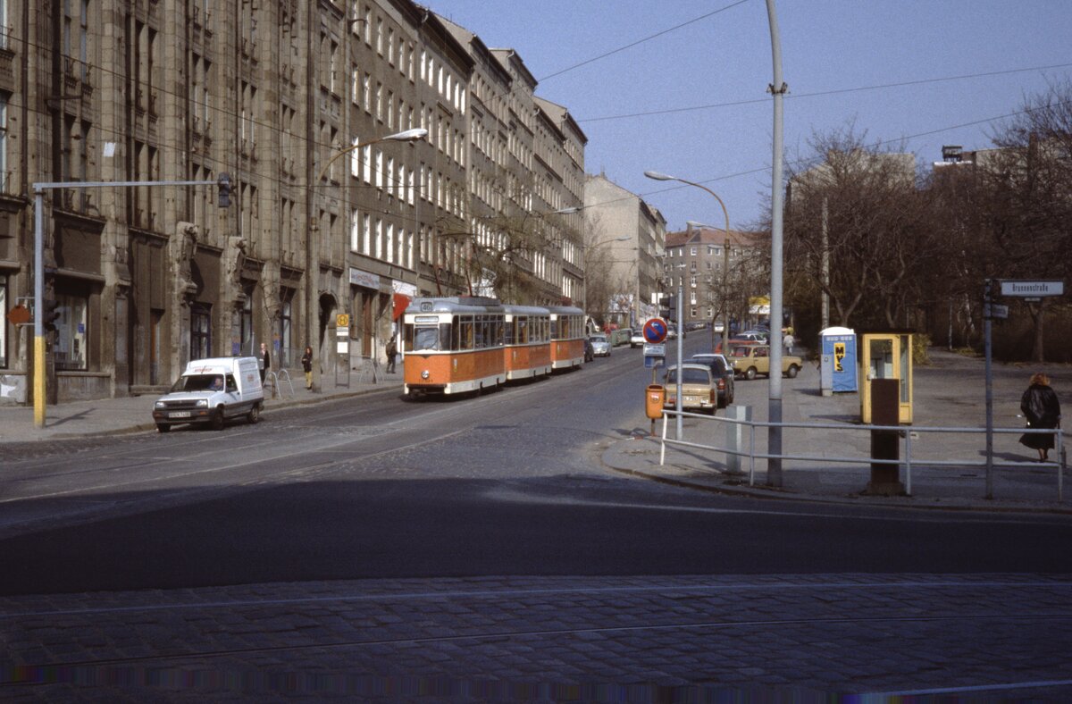 Berlin BVG SL 46 (Tw 217 243) Mitte, Veteranenstraße / Brunnenstraße im April 1993. - Scan eines Diapositivs. Film: AGFA Agfachrome 200 RS. Kamera: Leica CL.