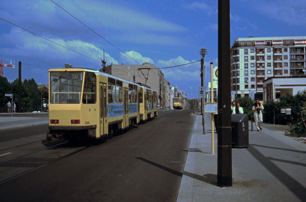 Berlin BVG SL 50 (B6A2 5506) Mitte, Weidendammer Brücke im Mai 1998. - Scan eines Diapositivs. Film: AGFA RSX 200. Kamera: Leica CL.