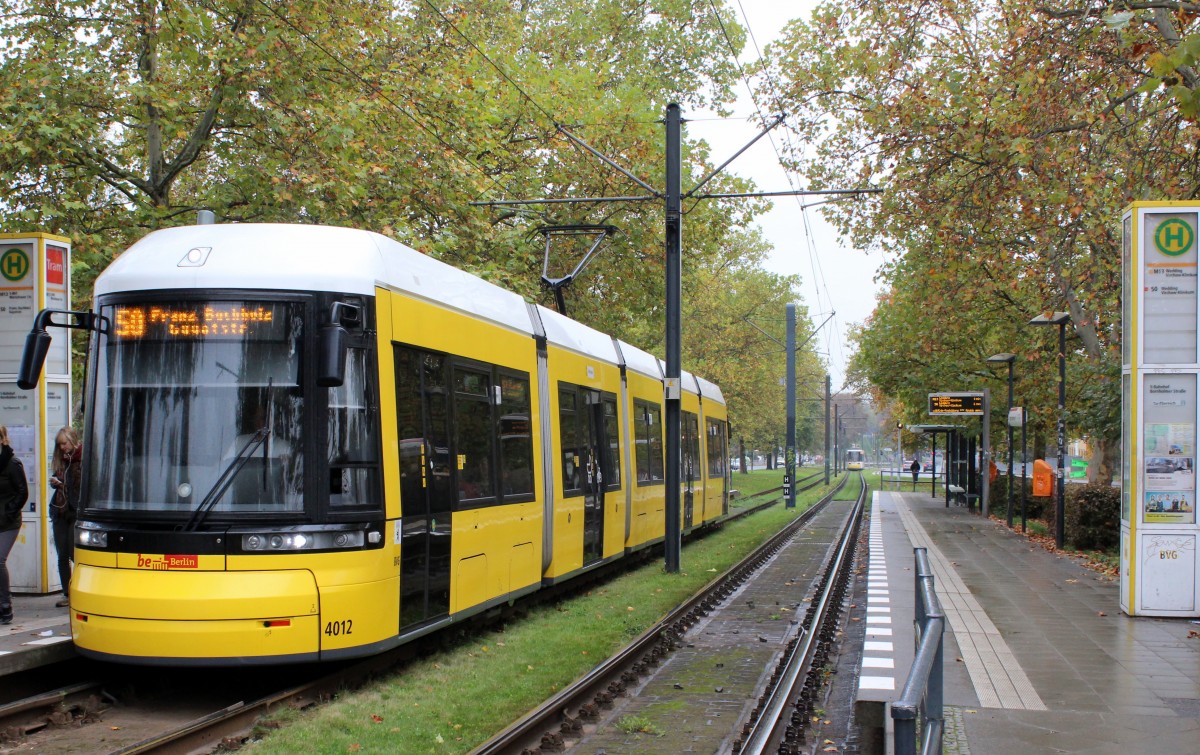 Berlin BVG SL 50 (Bombardier-GT6-12ZRK 4012) Wedding, Bornholmer Strasse (Hst. S-Bahnhof Bornholmer Strasse) am 16. Oktober 2014.