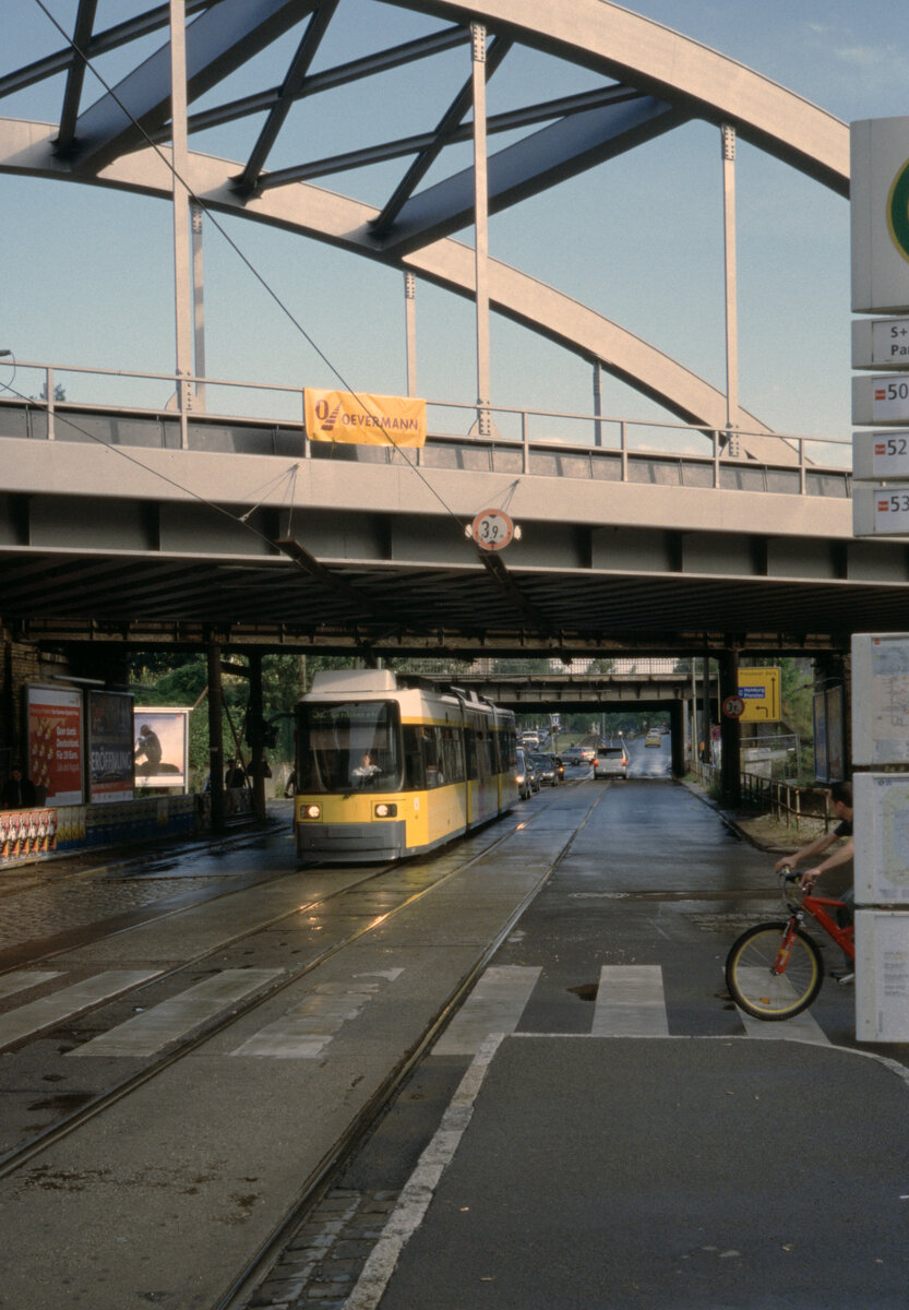 Berlin BVG SL 52 (GT6) Bln-Pankow, Berliner Straße im Juli 2004. - Scan eines Diapositivs. Film: Kodak Ektachrome ED 3. Kamera: Leica CL.