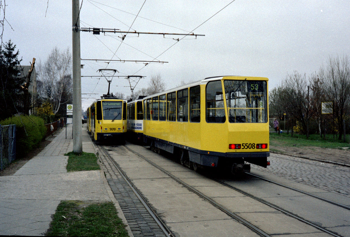 Berlin BVG SL 53 (T6A2 5170 / B6A2 5508) Rosenthal im April 1995. - Der T6A2: 218 170 1989 - 1992, 8170 1992 - 1994, 5170 seit 1994; abgestellt. - Der B6A2: 268 208 1989 - 1992; 8208 1992 - 1994; 5508 seit 1994; seit 2002 abgestellt. - Scan von einem Farbnegativ. Film: AGFA HDC 200. 