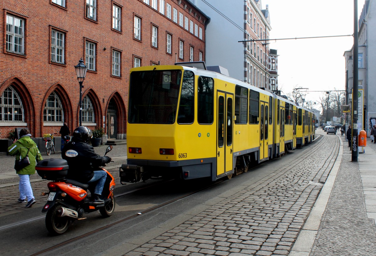 Berlin BVG SL 61 (KT4D 6063 + 6036) Haltestelle Rathaus Köpenick am 4. März 2016.